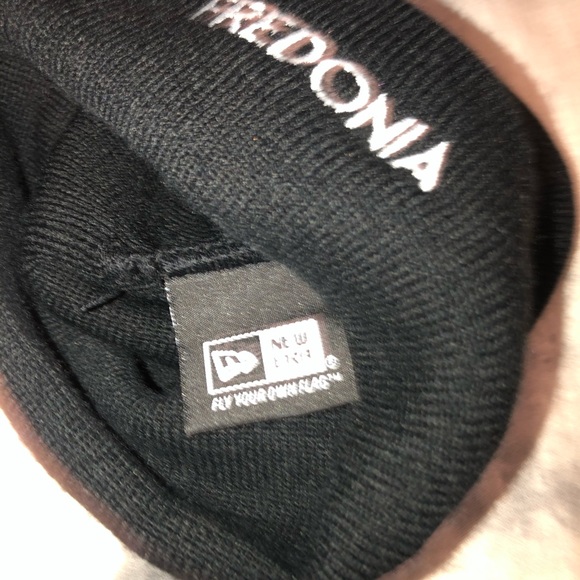 Super cute and warm Winter hat -Like NEW - Picture 3 of 5